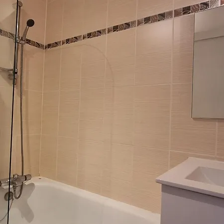 Renove Au Pied Des Pistes Avec Balcon Et Tv - Fr-1-181-2573 La Plagne